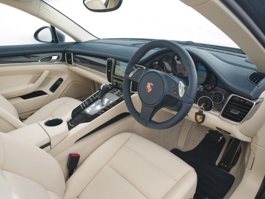 Porsche Panamera 4S 2009 года  (UK) (фото 6 из 17)